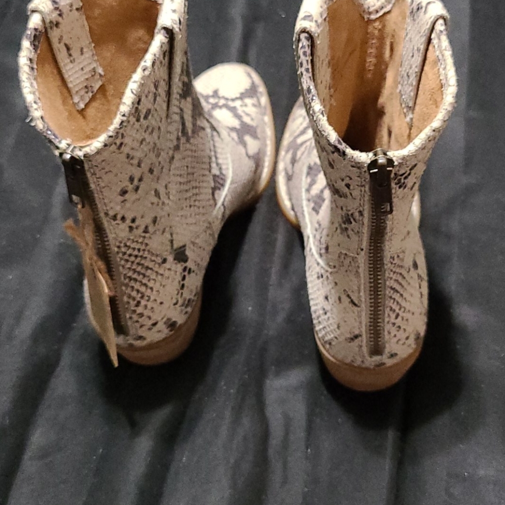 Born beautiful ankle bootie - Picture 4 of 8